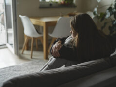 Dystymia, czym różni się od depresji? Poznaj jej objawy i przyczyny